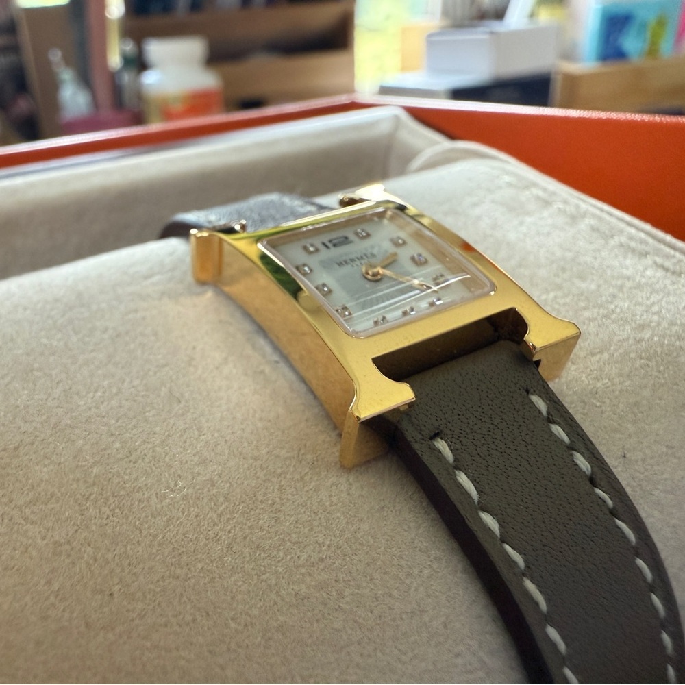 Authentic Hermès diamonds, MOP, 18k gold plated Heure H mini, etoupe - Picture 9 of 9
